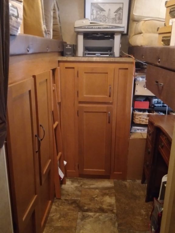 $18,500 FOR SALE 2015 RV 29 Foot One Pop Out Spacious Clean Storage