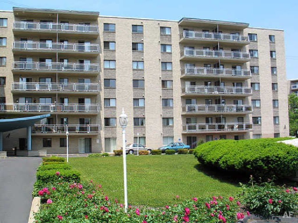 Apartment @ Parkway Plaza