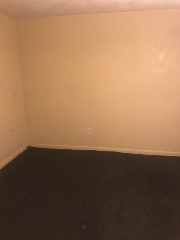 Room for rent to Female ONLY. Looking for Clean Woman who is looking for Safe Clean Beautiful Room
