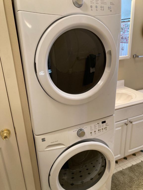 Female PRIVATE ROOM 2Bdr 1 Ba Furnished