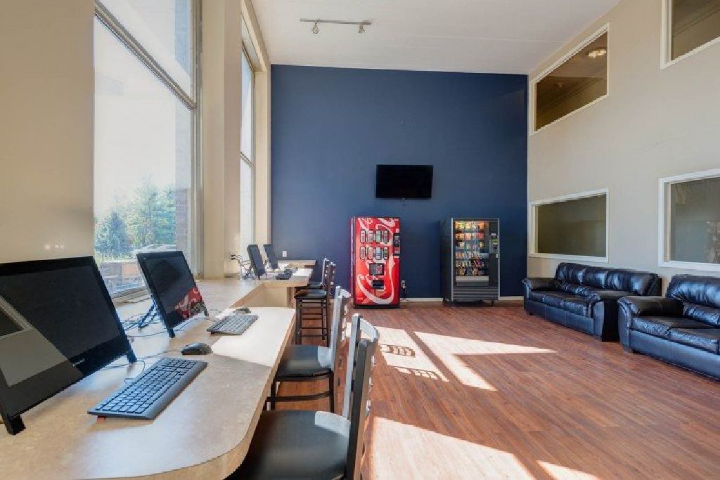 Apartment @ Parkway Plaza