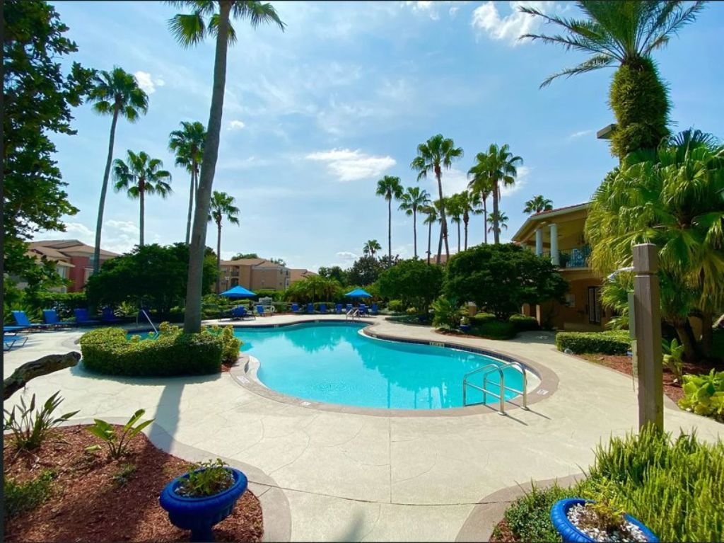 FULLY FURNISHED & EQUIPPED 1-BED/1-BATH CONDO IN ORLANDO