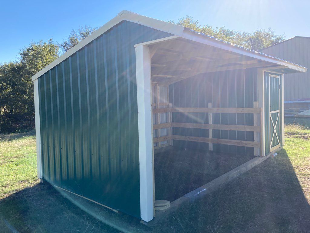 Run-in shed with tack room loafing shed animal shelter 10x20