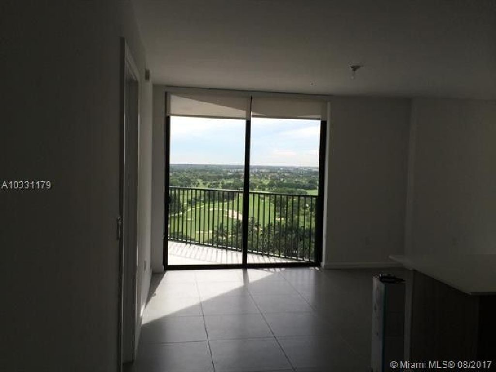 BEAUTIFUL PENTHOUSE, AMAZING VIEWS FROM THIS PRESTIGIOUS TOWER IN DOWNTOWN DORAL!!!