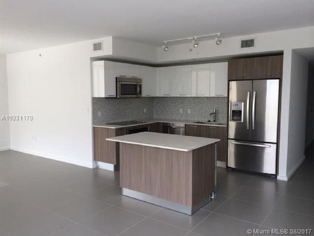 BEAUTIFUL PENTHOUSE, AMAZING VIEWS FROM THIS PRESTIGIOUS TOWER IN DOWNTOWN DORAL!!!