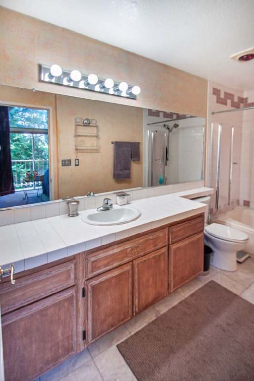 For Sale: 11044 Acama St 302 in Studio City for $625,000