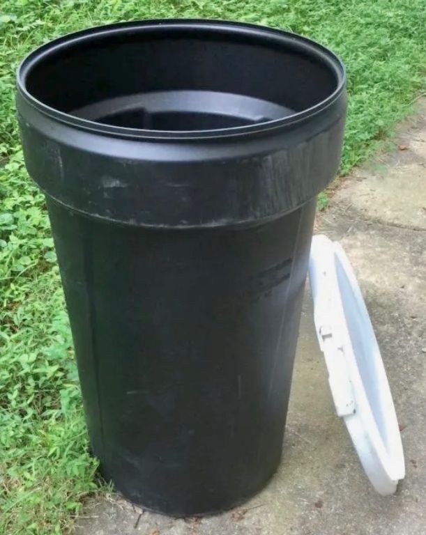 55 gallon plastic barrel (Jasper, Ga)