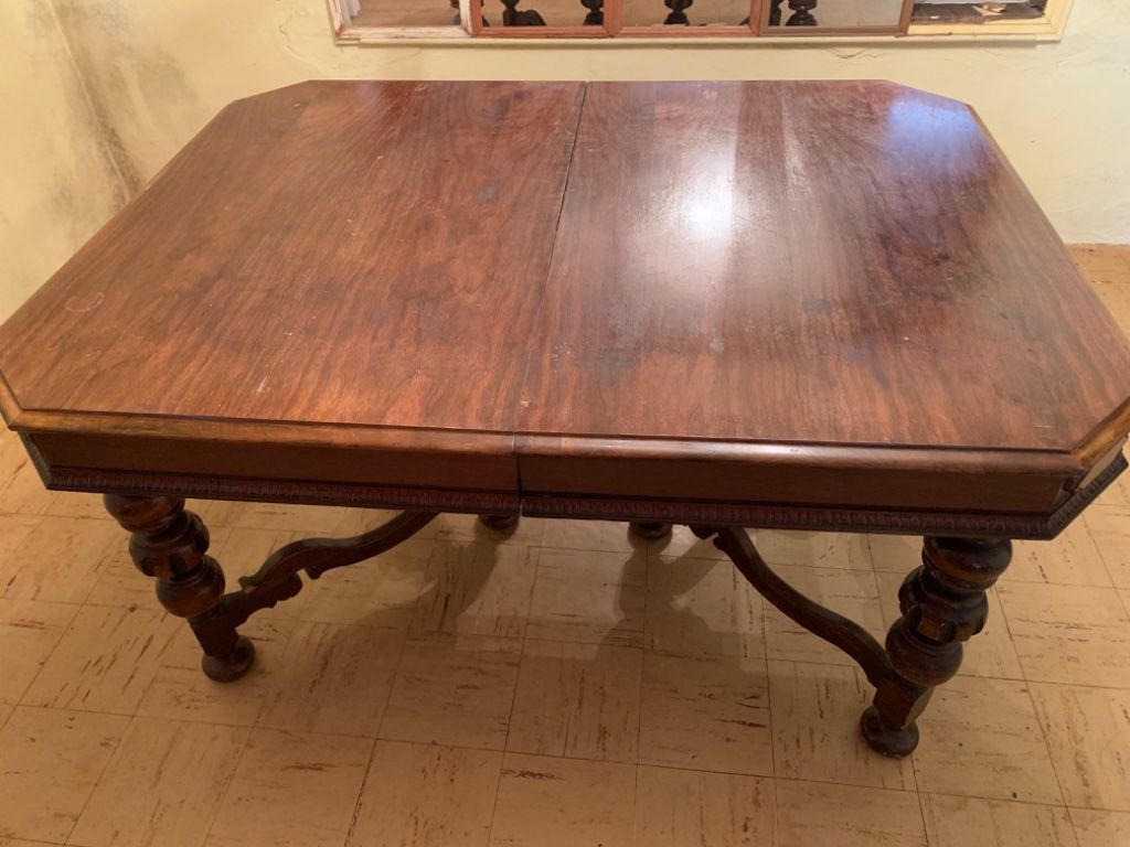 Dining table & Chairs