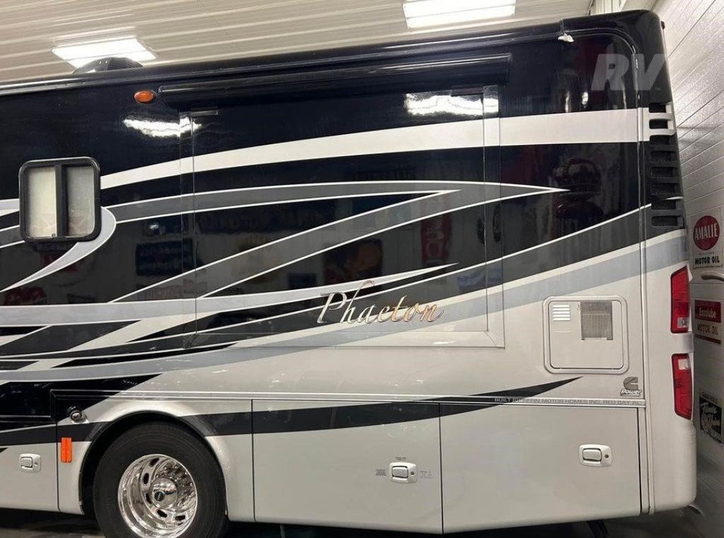 2011 Tiffin Motorhomes Phaeton 36 QSH Class A RV For Sale In Parkston, South Dakota 57366