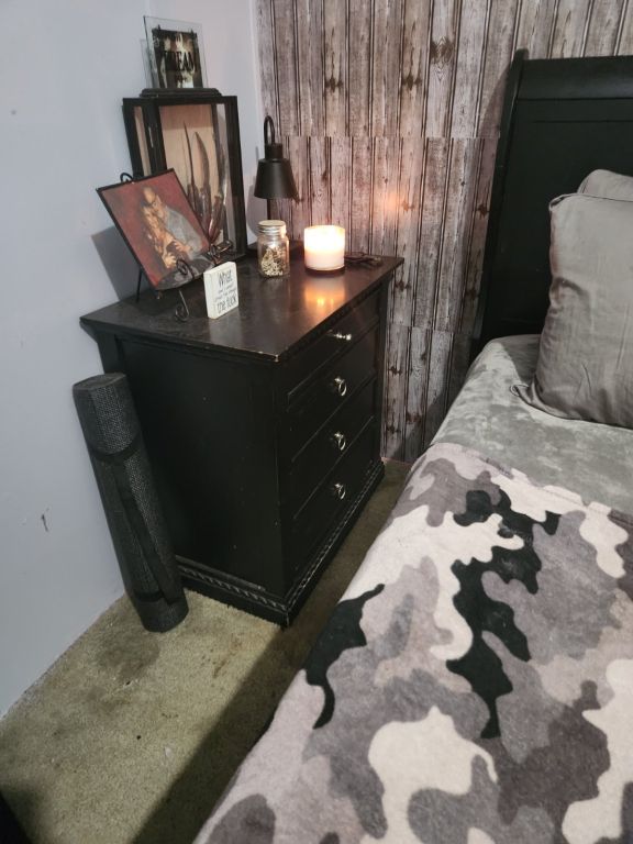 Black caliking size bedroom set including casper mattress