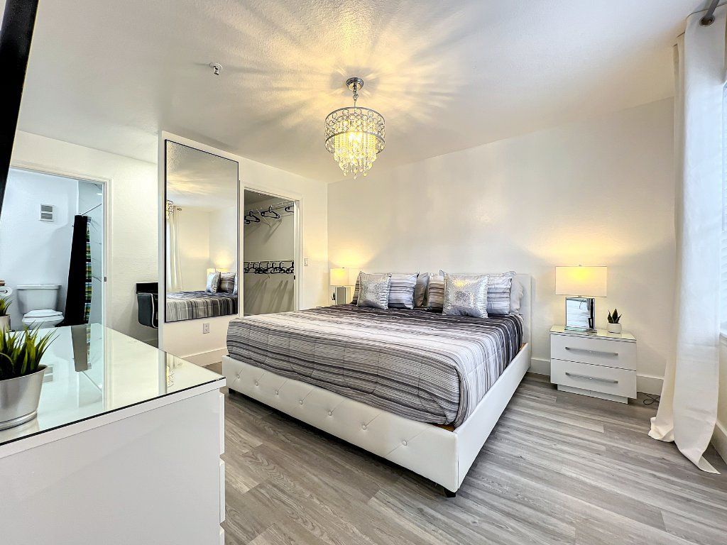 FULLY FURNISHED & EQUIPPED 1-BED/1-BATH CONDO IN ORLANDO