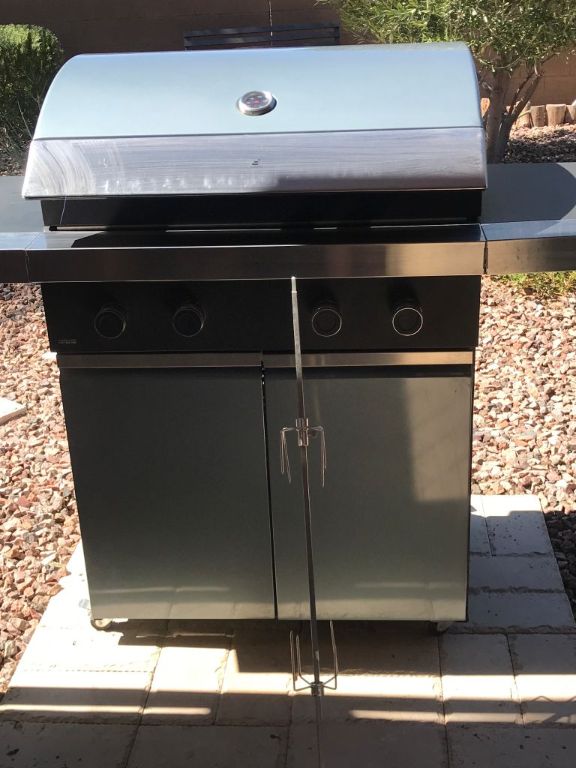 Gas grill with rotisserie
