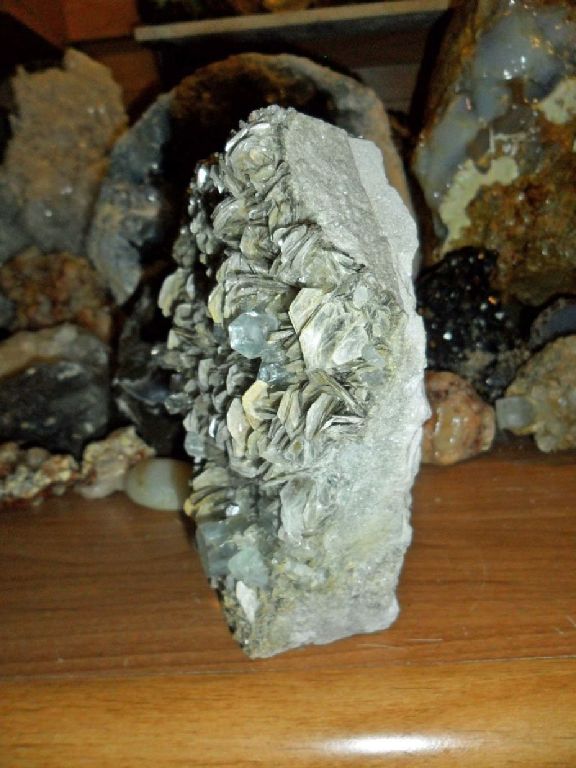 Exceptional and Beautiful Museum Specimen of 2396 Grams. Huge Terminated Aquamarine Crystal Cluster