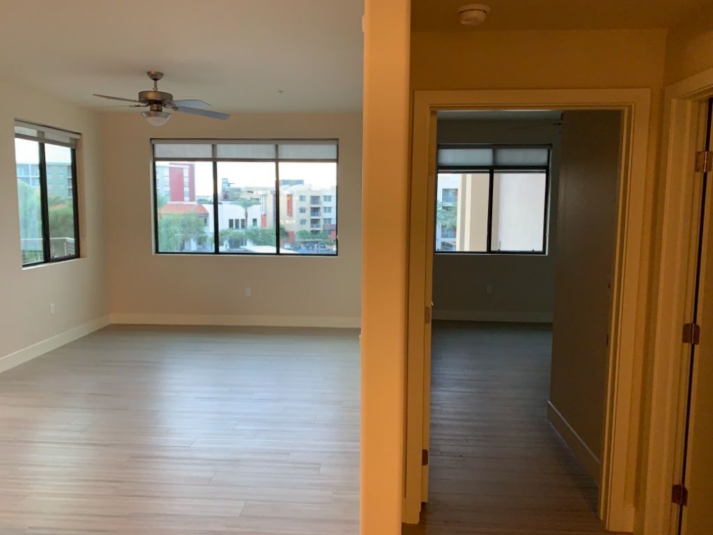 Room w/bath in two bdrm two bath apartment Scottsdale Quarter/Kierland