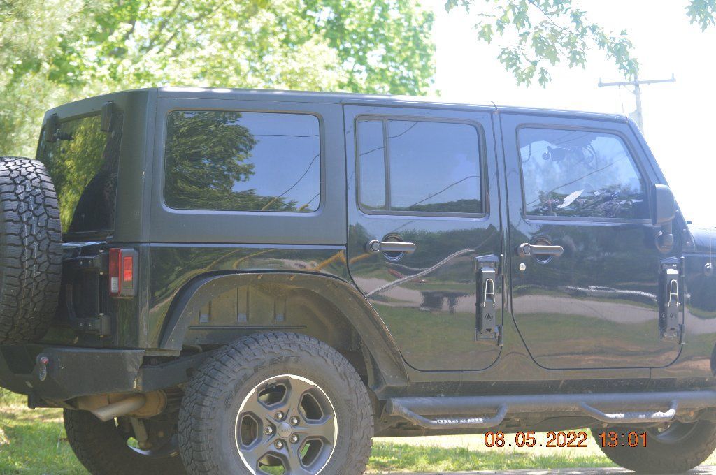 4 door jeep wrangler hard top for sale (Black)