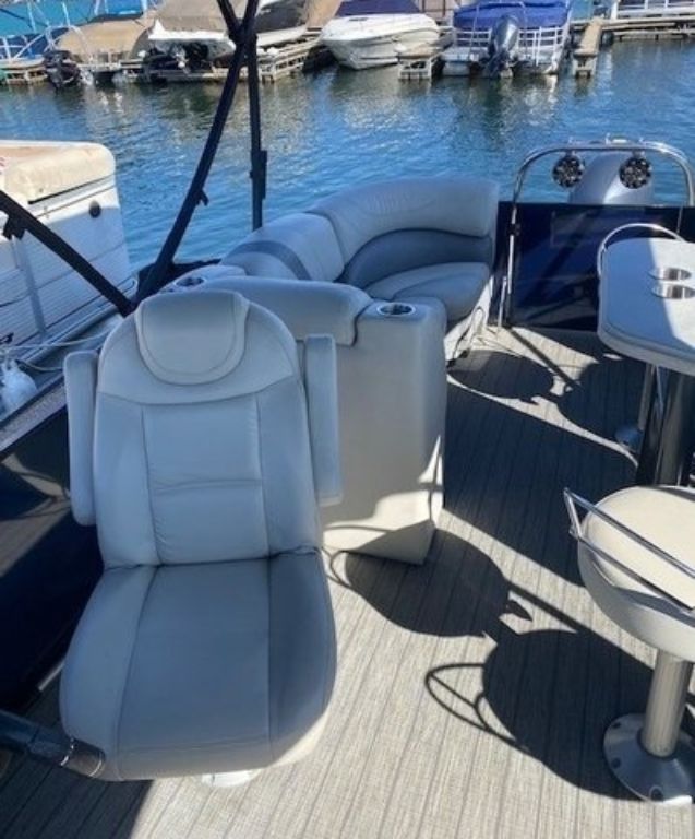 2019 Sylvan 8524 Mirage