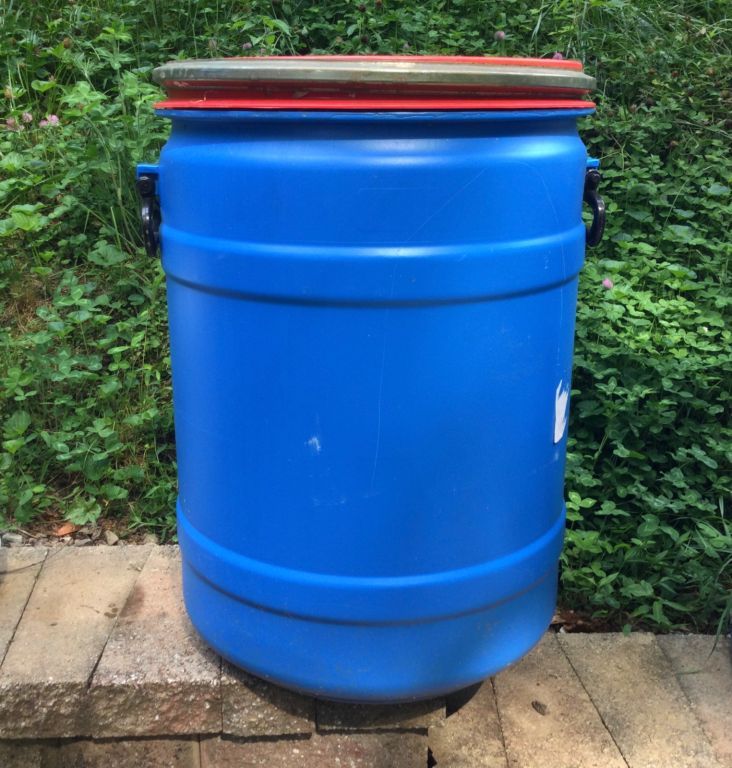 30 gallon plastic barrel (Jasper, Ga)