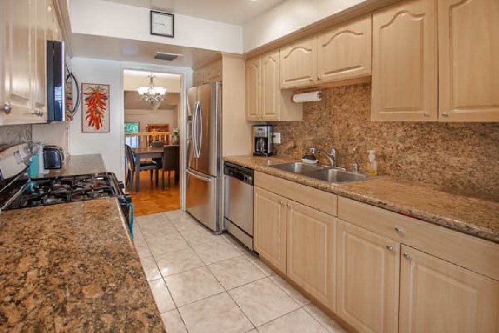 For Sale: 11732 Moorpark St F in Studio City for $729000