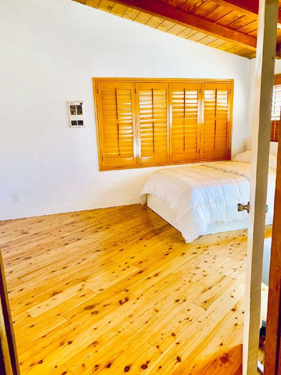Large bedroom in Lemon Grove (Military or International Student preferred)