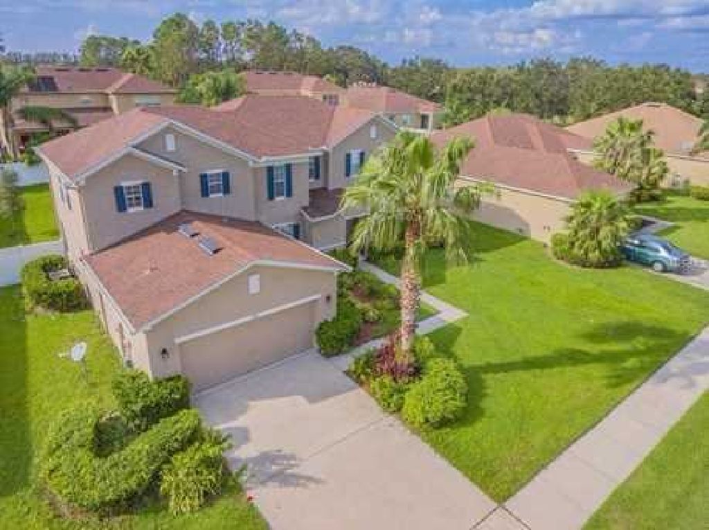 GORGEOUS 3 bedrooms, 2.5 bath, with 2,911 sq. ft.