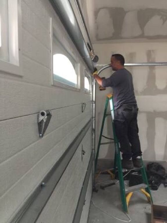 GARAGE DOOR REPAIR AND INSTALLATION SERVICES/ OPENERS/DOORS/SPRINGS/CABLES-AND MORE☎️US TODAY
