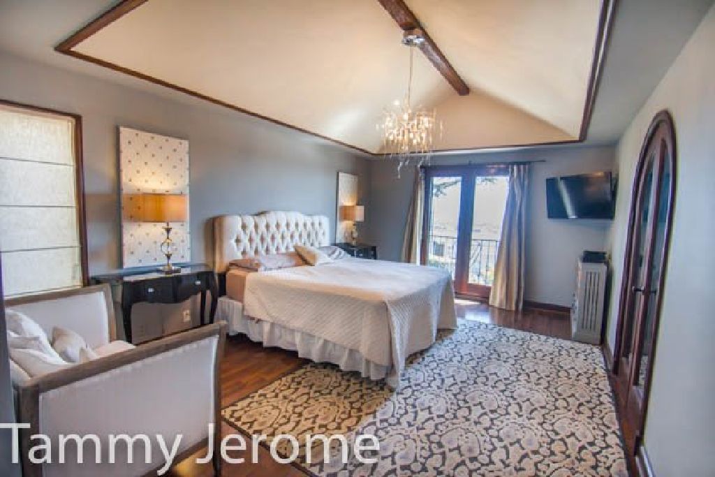 For Sale : 4 Bed 4 Bath house in Los Feliz for $3,500,000