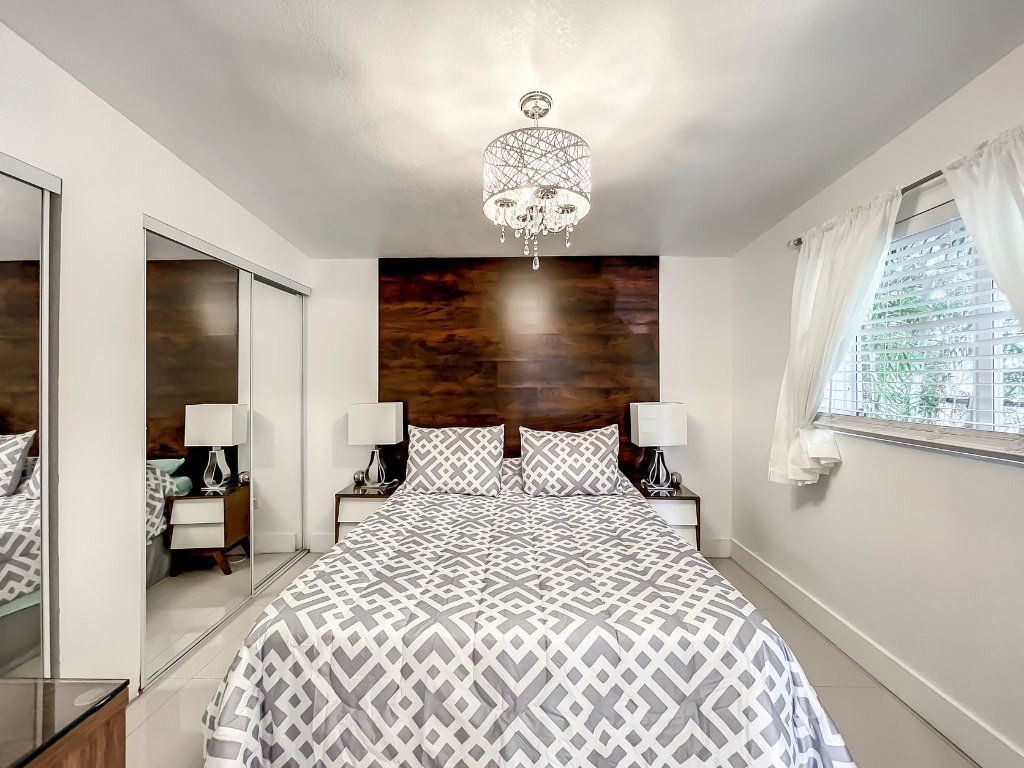 Contemporary 1 bedroom and 1 bath apartment