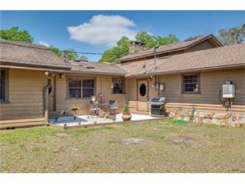 Gorgeous Wood Construction Spacious Home