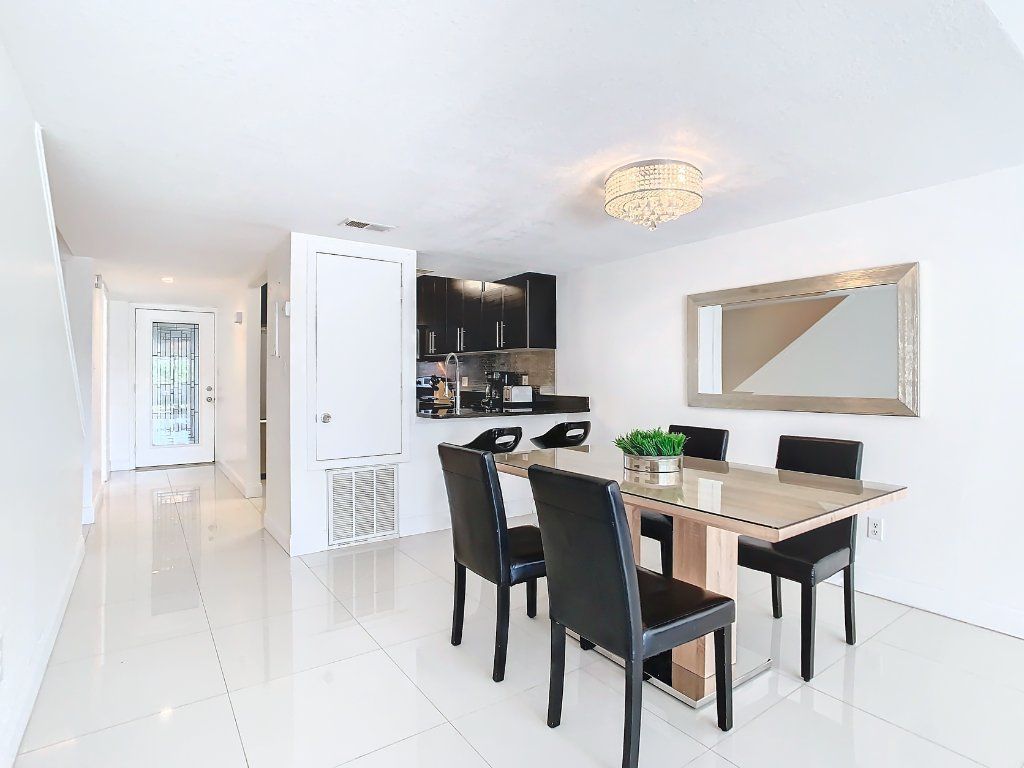 BEAUTIFUL TOWNHOUSE IN ORLANDO, FULLY FURNISHED & EQUIPPED!