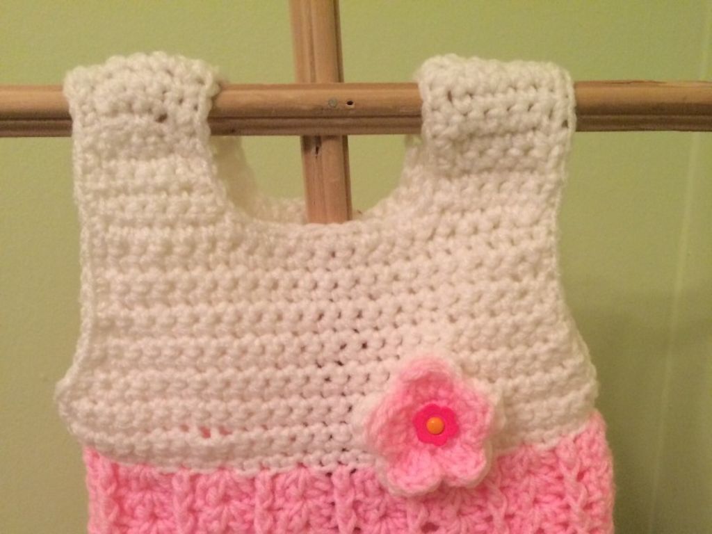 Newborn baby dress 0-3 months Pink crochet handmade babies jumper pinafore infant girl dresses Babies clothing New baby layette Shower gifts