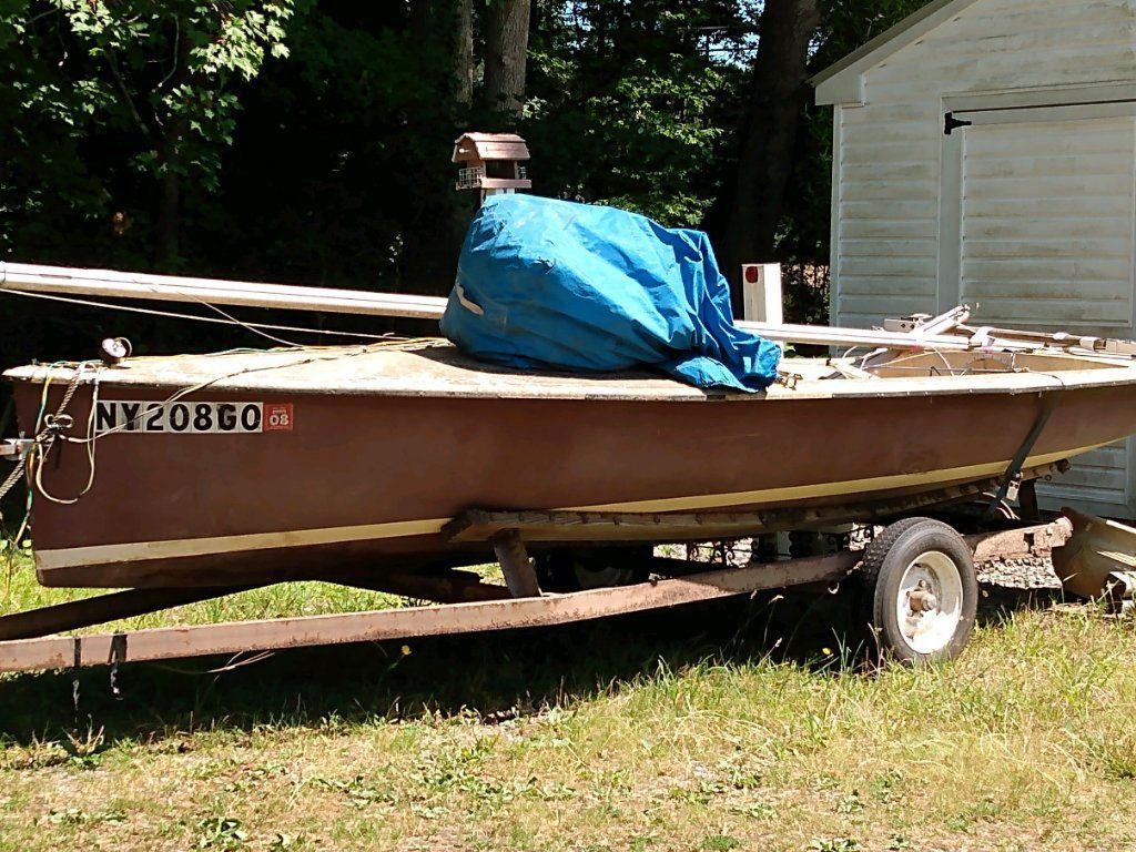Boat-Sailboat 15' on trailer