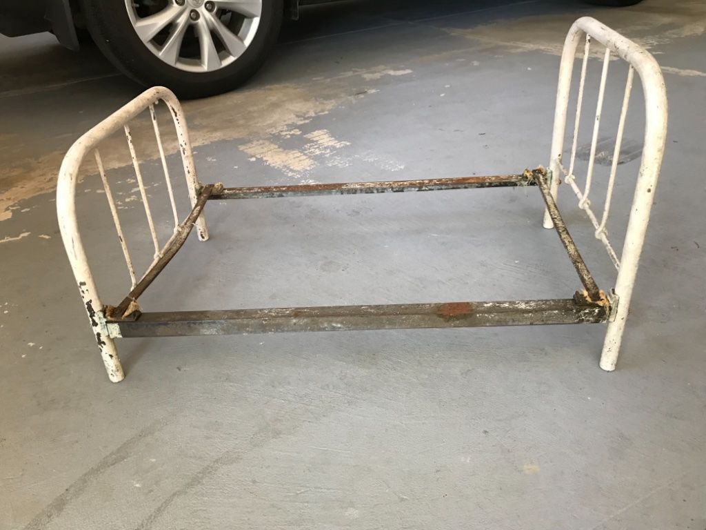 Antique baby/doll bed
