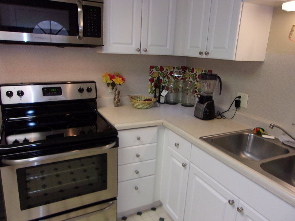 Female PRIVATE ROOM 2Bdr 1 Ba Furnished