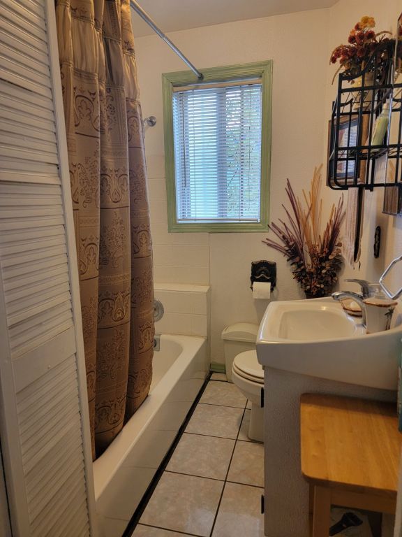 2 homes in a lot for sale in Ontario CA