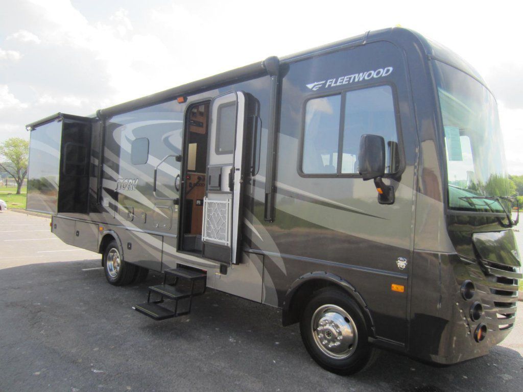 2015 Fleetwood Storm 30L