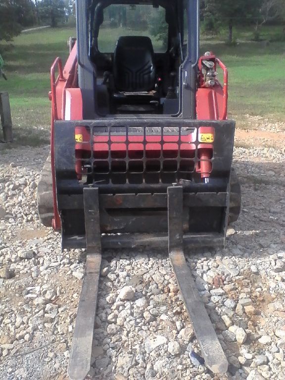 ALMOST new Takeuchi tl8 track Skidsteer