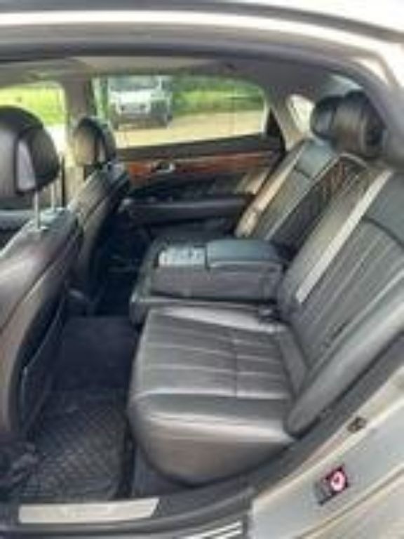 2011 Hyundai Equus Signature Sedan 4D