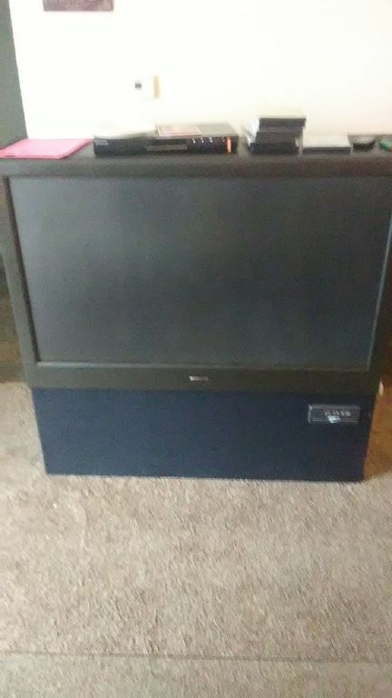 HD BIG SCREEN TV