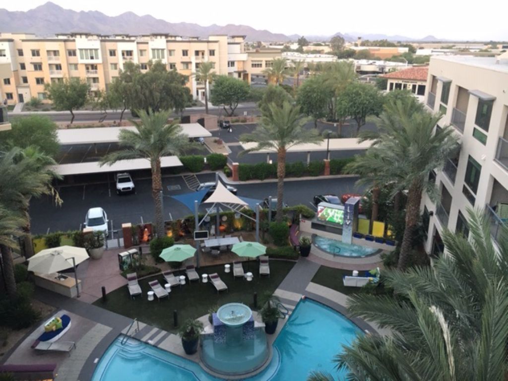 Room w/bath in two bdrm two bath apartment Scottsdale Quarter/Kierland