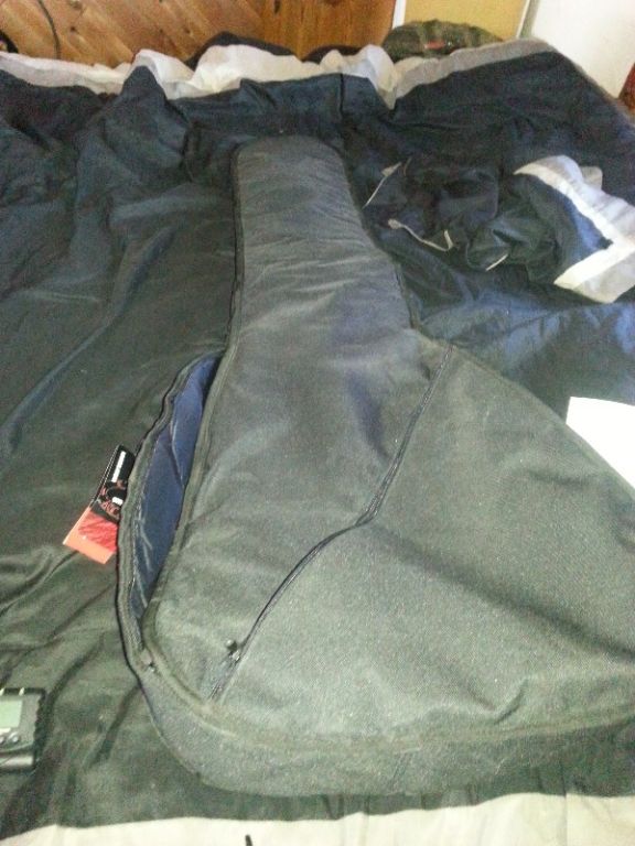 Ovation celebrity with soft case and tuner acoustic/electric