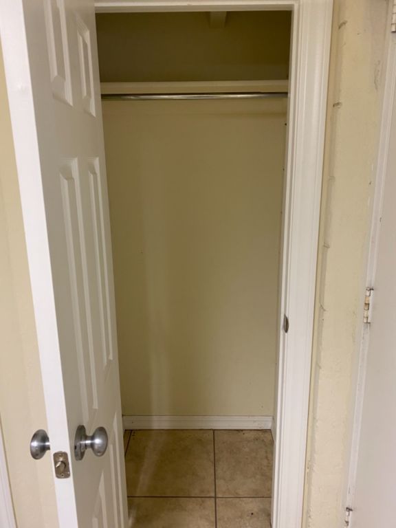 Bachelor pad/Single family apartment