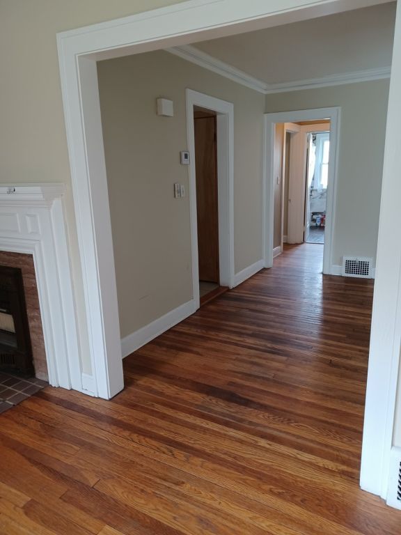 Immaculate 1st floor Shaker Hts., Home Quiet perfect for Students,Retirees