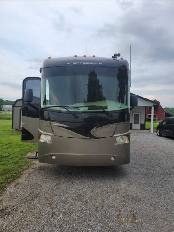 Previously owned - 2011 COACHMEN SPORTSCOACH CC390TS