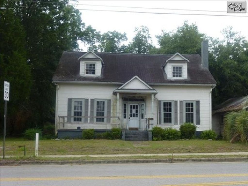Large four bedroom house with large property
