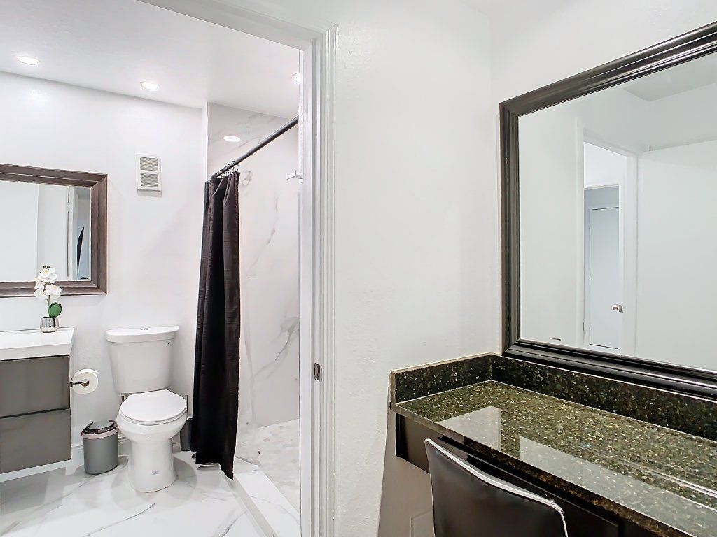 Charming fully furnished 1 bed condo