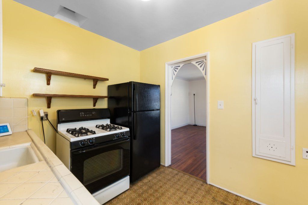 Charming Upper One Bedroom