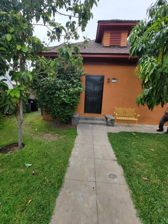 2 homes in a lot for sale in Ontario CA