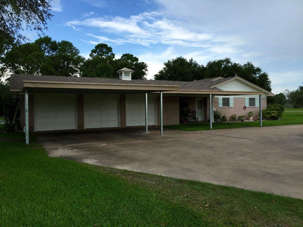 Triple H Structural Steel Covers of Texas-- carports, buildings, pole barns, ect.