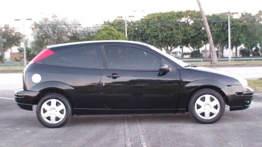 2005 FORD FOCUS ZX3 5 SPEED 98K MILES