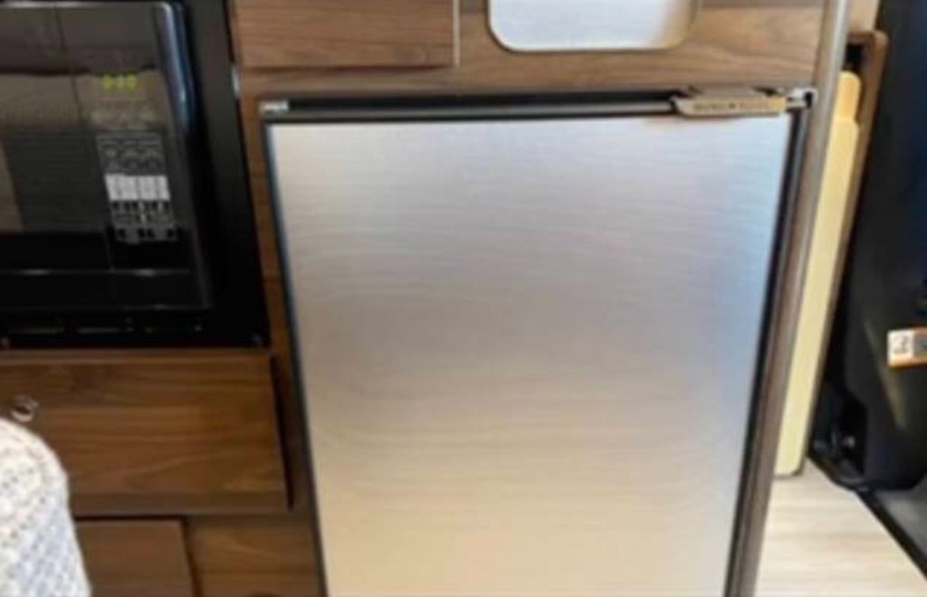 Previously owned - 2020 Winnebago Boldt K-70KL